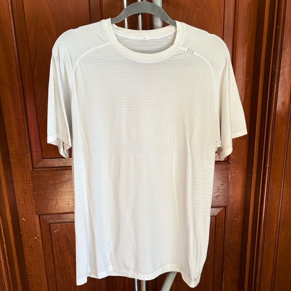 Lululemon Medium Metal Vent Tech White - Picture 1 of 3